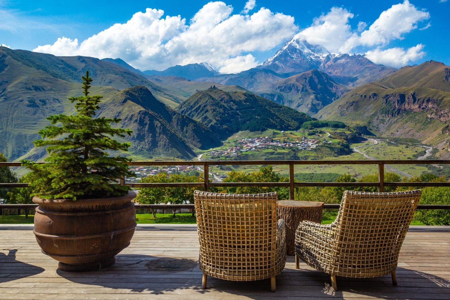 Tbilisi: 2-Day Gudauri and Kazbegi Tour with Hotel Pickup